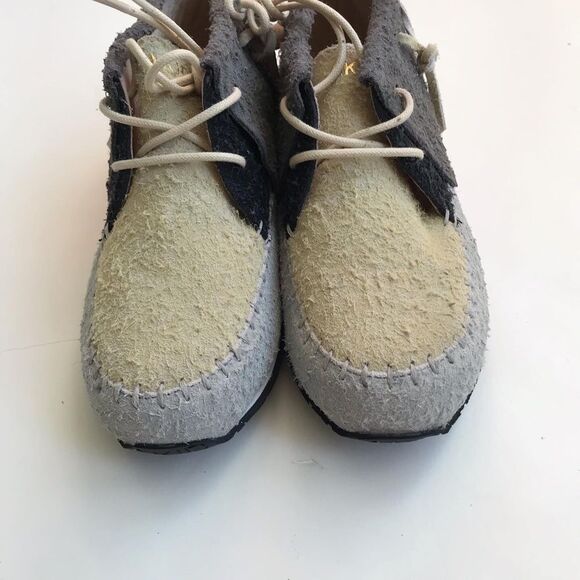 AKID NWOT stone shaggy suede moccasin sneakers size 2 youth - Picture 4 of 9